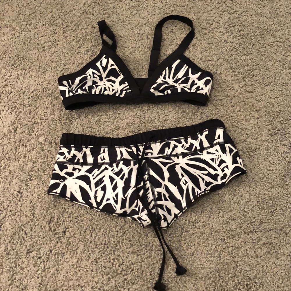 Lulu lemon bathing suit (top and bottom)